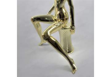 Манекен женский безликий, в позе сидя, золотой глянец  1320мм FE6G